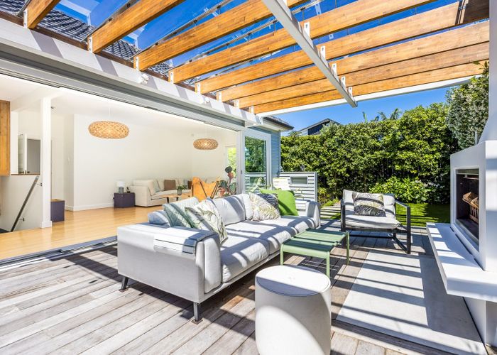  at 2/192 Queen Street, Northcote Point, North Shore City, Auckland