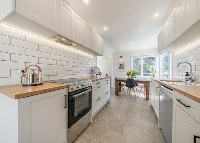  at 22 Pasadena Crescent, Totara Park, Upper Hutt, Wellington