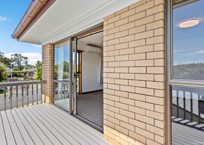  at 1/131 Stapleford Crescent, Browns Bay, Auckland