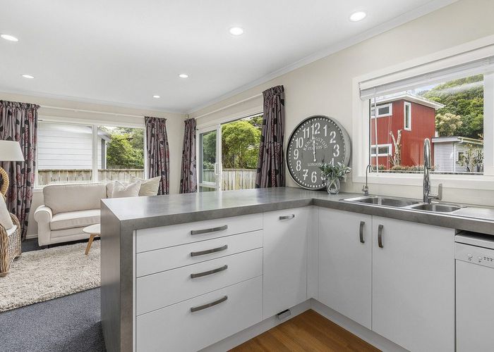  at 60 Airlie Road, Plimmerton, Porirua
