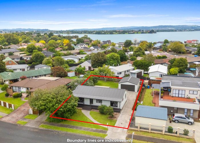  at 32 Pinehurst Place, Wattle Downs, Manukau City, Auckland