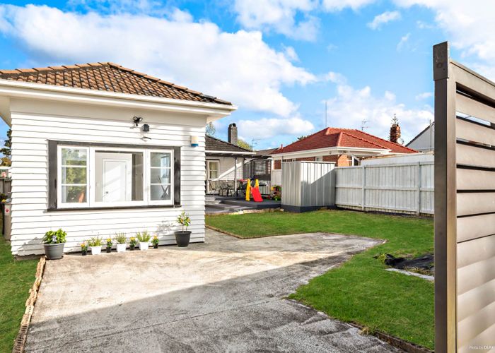  at 44 Fruitvale Road, New Lynn, Auckland