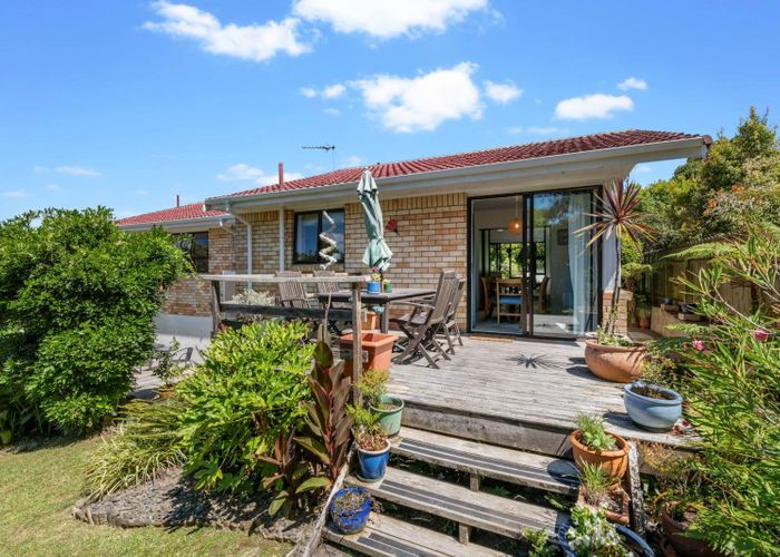  at 105 Weatherly Road, Torbay, Auckland