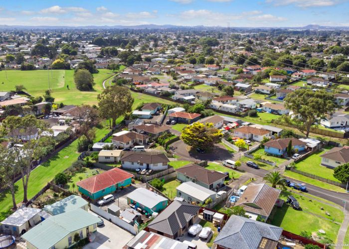  at 4 Aldo Place, Clover Park, Auckland