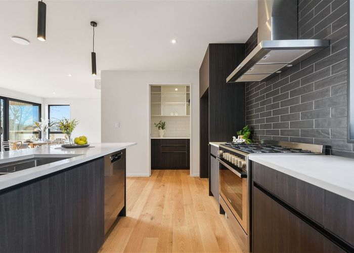  at 2/2 Manning Street, Hamilton Central, Hamilton