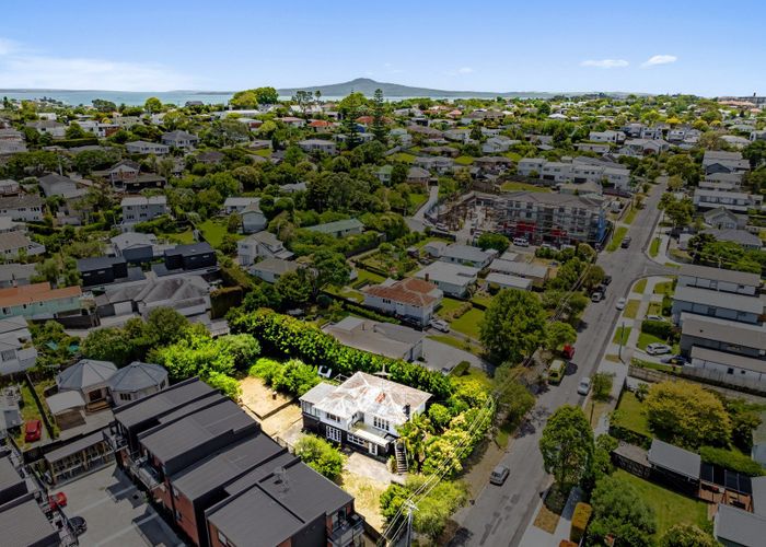  at 4 Castledine Crescent, Glen Innes, Auckland City, Auckland