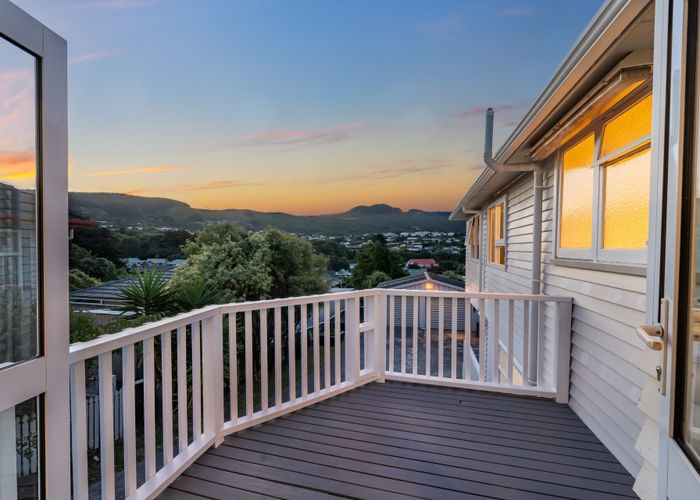  at 42 Taylor Terrace, Tawa, Wellington