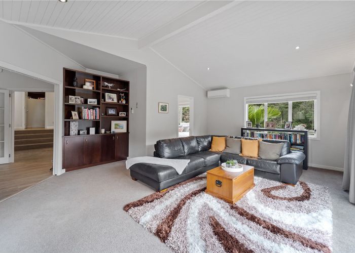  at 10 Hobson Heights Road, Lucas Heights, Auckland