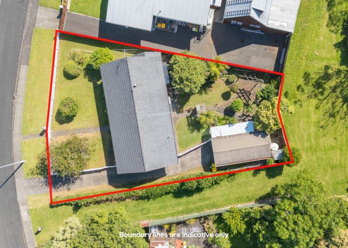  at 9 Riverpark Crescent, Henderson, Waitakere City, Auckland