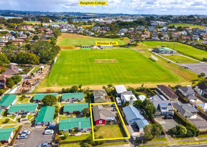  at 1/482 East Coast Road, Windsor Park, Auckland