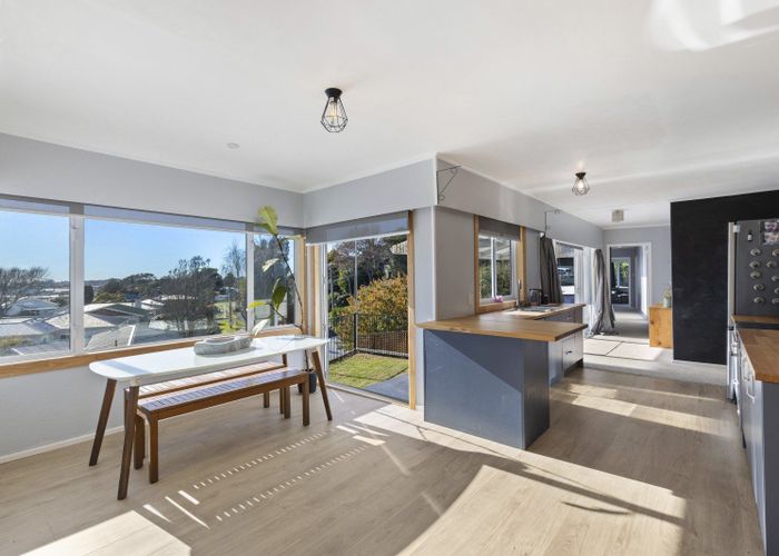  at 52 Queens Road, Glen Avon, New Plymouth, Taranaki