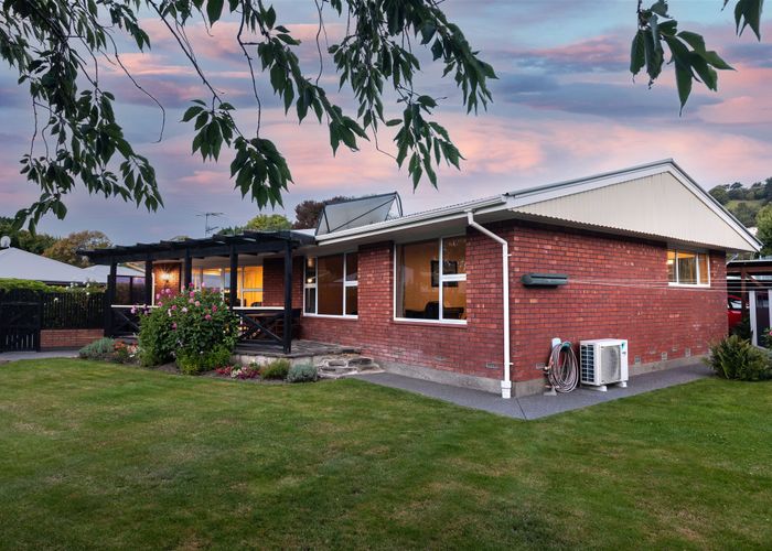  at 10 Hillsborough Road, Hillsborough, Auckland