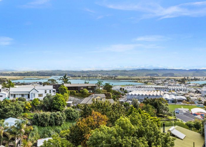  at 8 Denholm Road, Hospital Hill, Napier