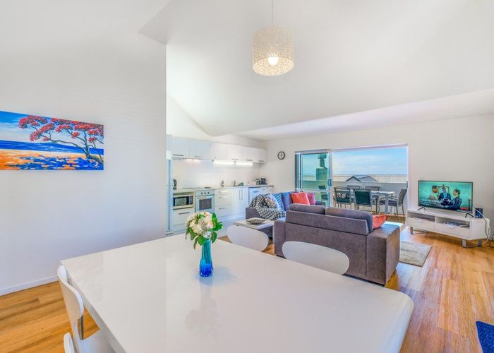  at 4 Bay Road, Palm Beach, Waiheke Island