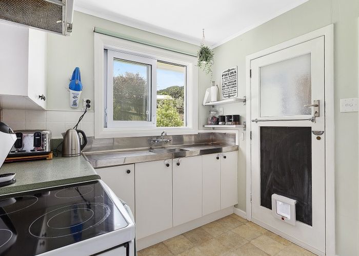  at 26 Mahoe Street, Tawa, Wellington