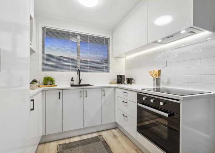  at 6 Serrano Place, Clover Park, Auckland