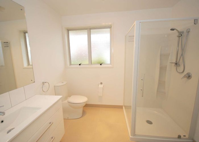  at 2/281 Sunset Road, Sunnynook, North Shore City, Auckland
