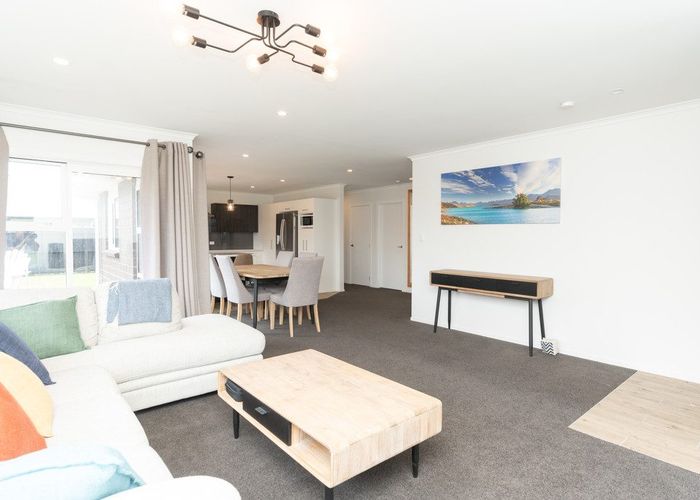 at 33 Ladeira Place, Fitzroy, Hamilton