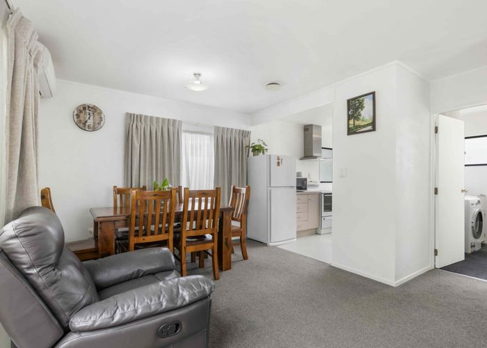  at 1/143 Spinella Drive, Bayswater, North Shore City, Auckland