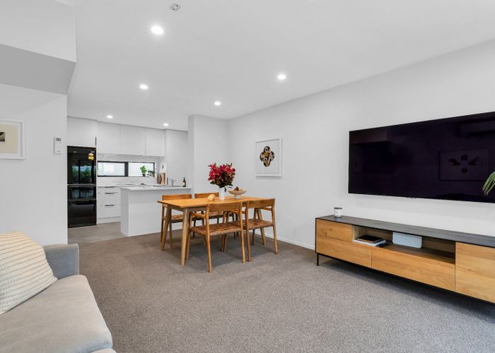  at 8/26 Moa Road, Point Chevalier, Auckland