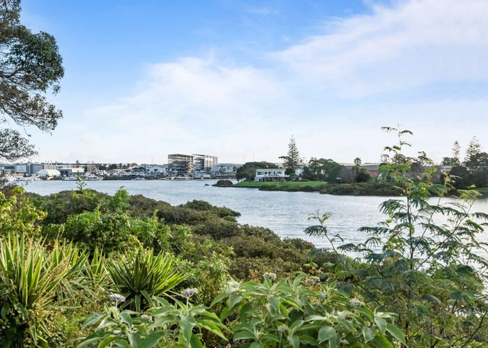  at 9 Seaside Place, Pakuranga, Manukau City, Auckland