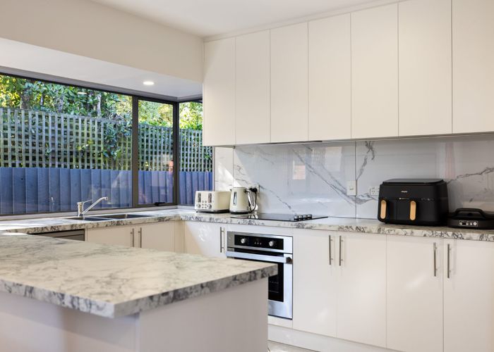  at 2/252 Grahams Road, Bishopdale, Christchurch City, Canterbury