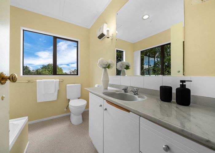  at 2/15 Micawber Place, Mellons Bay, Manukau City, Auckland