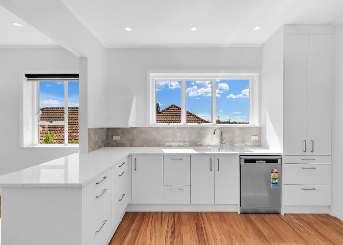  at 32 Waiohua Road, Greenlane, Auckland