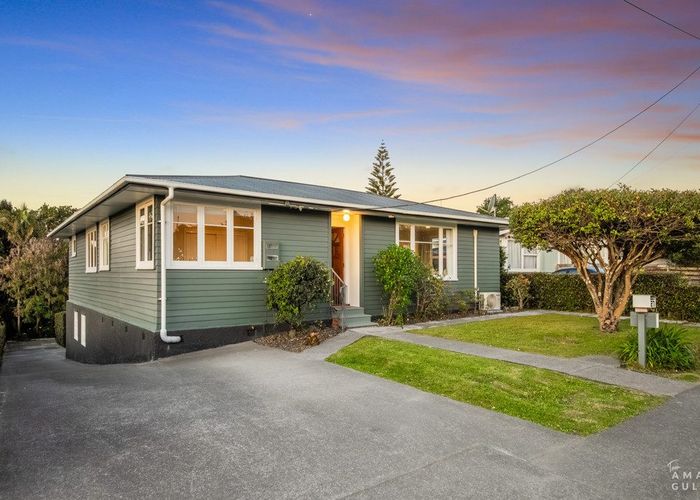  at 27 Amberley Avenue, Te Atatu South, Waitakere City, Auckland