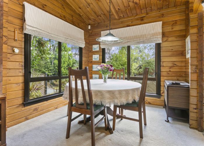  at 4 Kaurimu Rise, Titirangi, Auckland