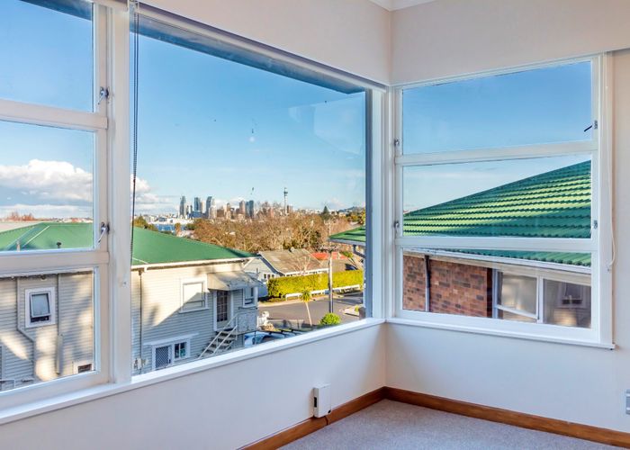  at 3/12 Belle Vue Avenue, Northcote Point, Auckland