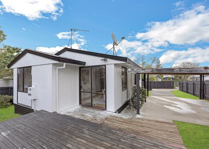  at 2/21 Nearco Street, Randwick Park, Auckland
