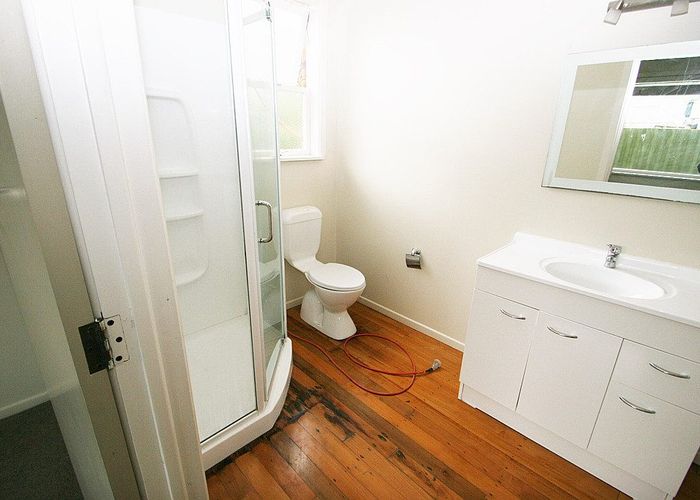  at 16A Dudding Ave, Northcote, North Shore City, Auckland