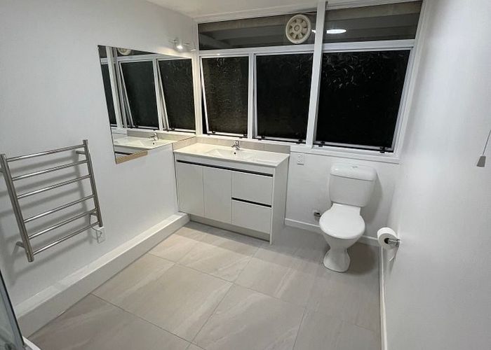  at 81 Forrest Hill Road, Milford, North Shore City, Auckland
