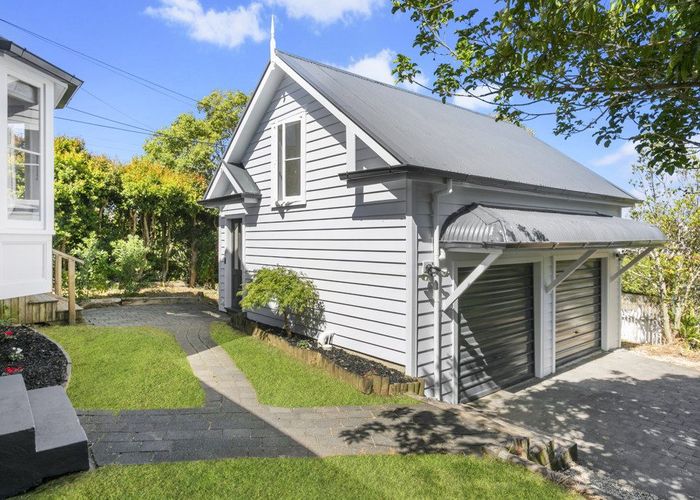  at 2/29 Wolsley Avenue, Milford, Auckland