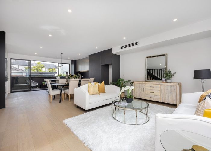  at 16C Saltburn Road, Milford, Auckland