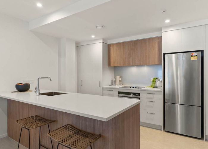  at 16/17 Link Crescent, Stanmore Bay, Whangaparaoa