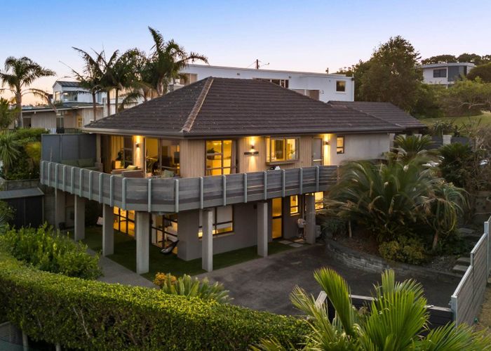  at 1/27 Churchill Road, Murrays Bay, North Shore City, Auckland