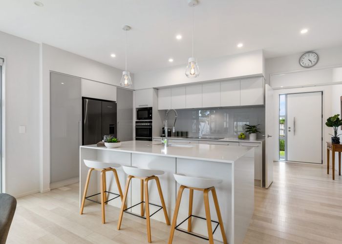  at 6 Kibblewhite Avenue, Beachlands, Manukau City, Auckland