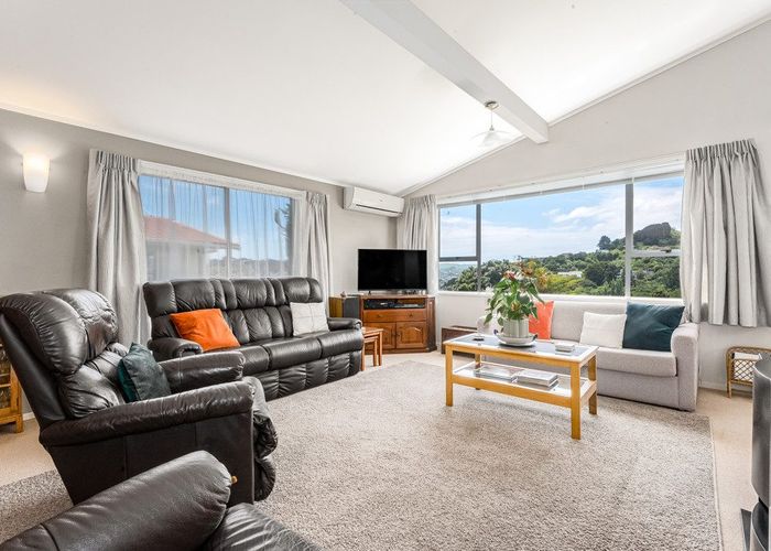  at 16 Hicks Close, Whitby, Porirua, Wellington