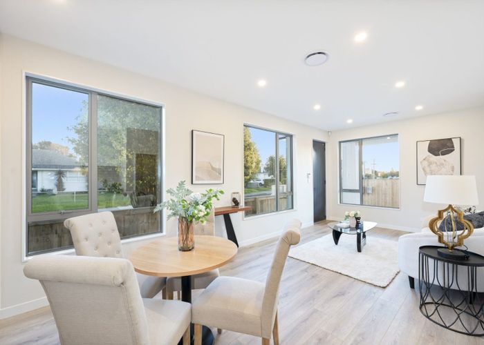  at 2/5 Hereford Street, Te Atatu Peninsula, Waitakere City, Auckland