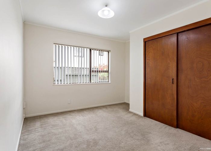  at 54 Edgeworth Rd, Glenfield, North Shore City, Auckland