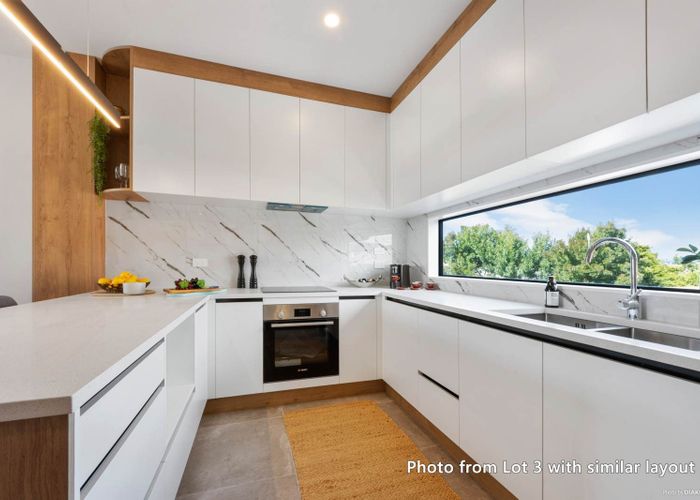  at 8/26 Buscomb Avenue, Henderson, Waitakere City, Auckland