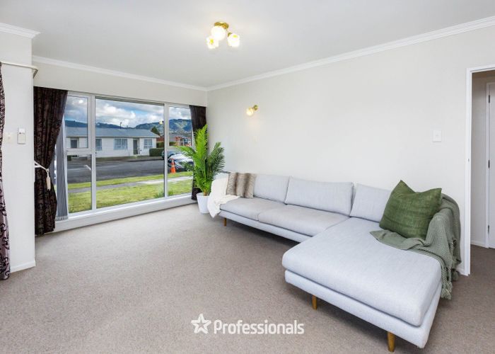  at 2/6 Hay Street, Ebdentown, Upper Hutt, Wellington