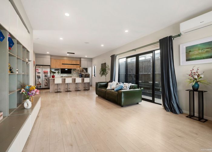  at 11  Merv Clarke Lane, Massey, Waitakere City, Auckland