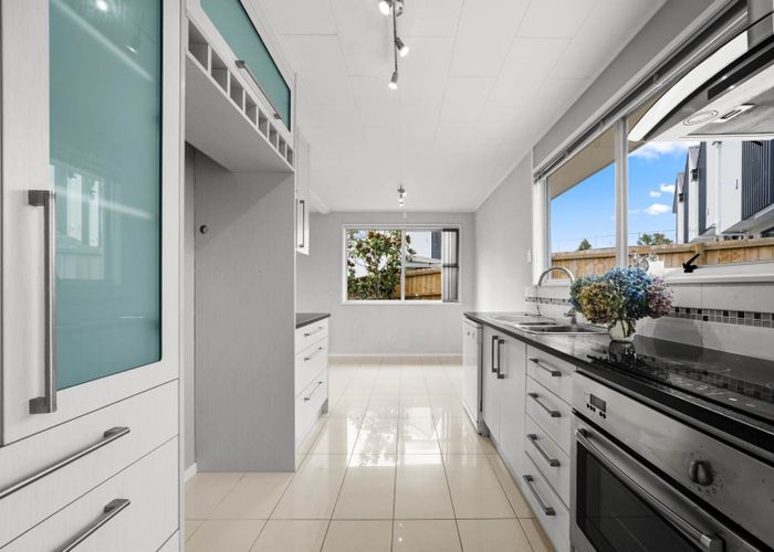  at 17 Fairdale Place, Birkdale, North Shore City, Auckland