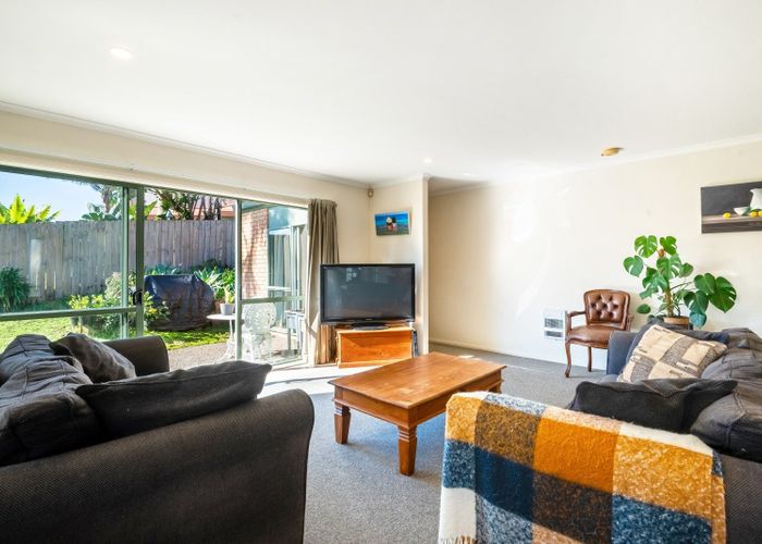  at 15 Hercules Drive, Henderson, Waitakere City, Auckland