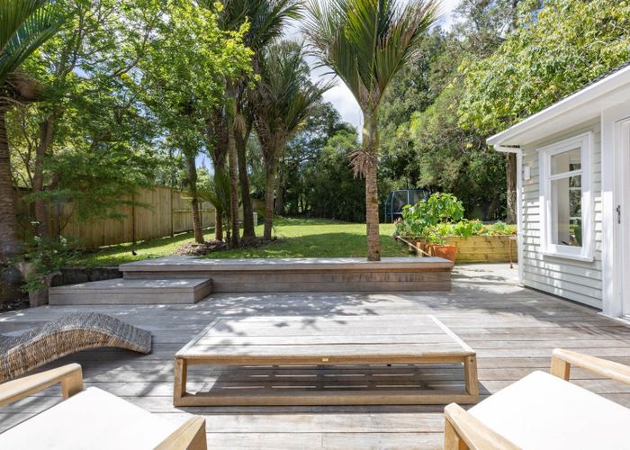  at 121 Woodlands Park Road, Titirangi, Waitakere City, Auckland