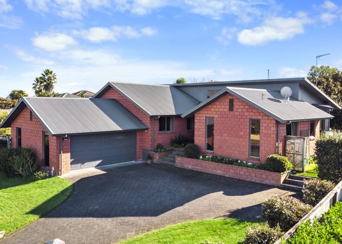 For sale 56 Cairns Crescent, Rototuna, Hamilton, Waikato homes.co.nz
