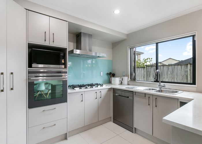  at 38 Bradnor Meadows Drive, Swanson, Auckland